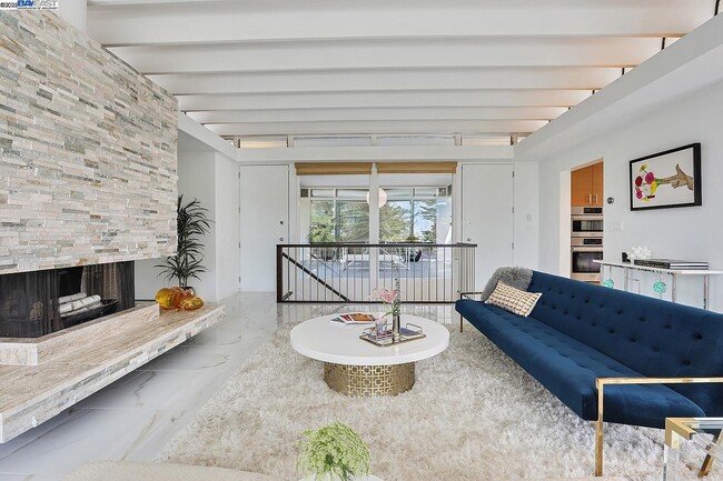 Building Photo - 6624 Saroni Dr