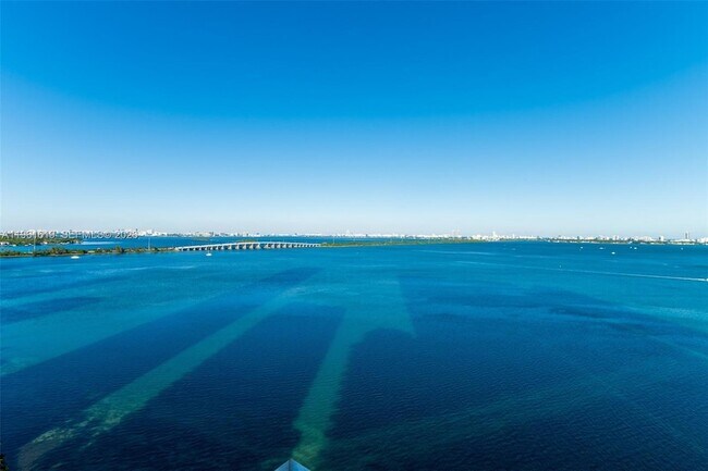 Building Photo - 700 NE 25th St