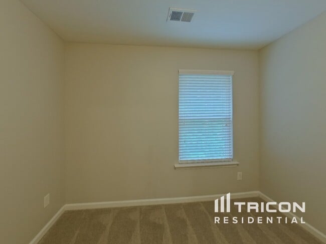 Building Photo - 2277 Wentworth Park Dr