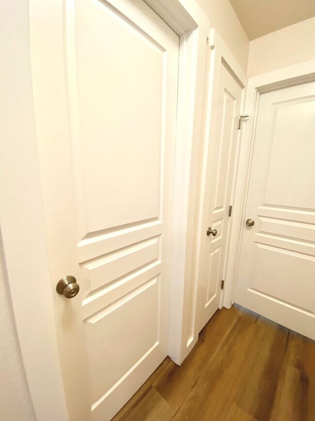 Building Photo - 4 bedroom PLUS office or 5th bedroom in NW Meridian Avail Mid August