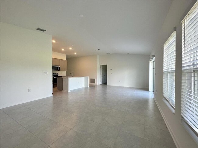 Building Photo - 335 Loch Ct