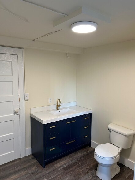 Bathroom - 505 Washington St