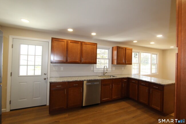 Building Photo - 32 Lexington Cir