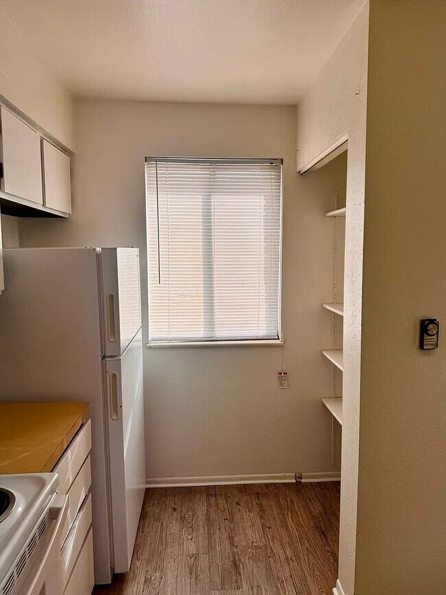 Building Photo - Spacious 2 Bedroom Apartment with Detached Garage in Longmont