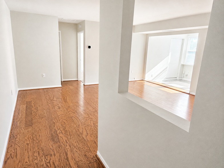 Building Photo - 9653 White Acre Rd