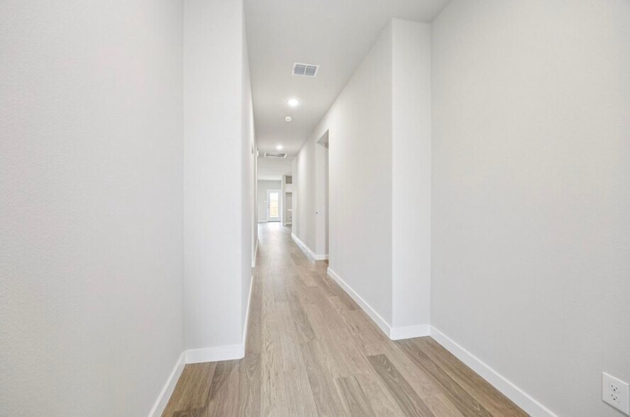 Building Photo - 1012 Rosemary Hill Dr