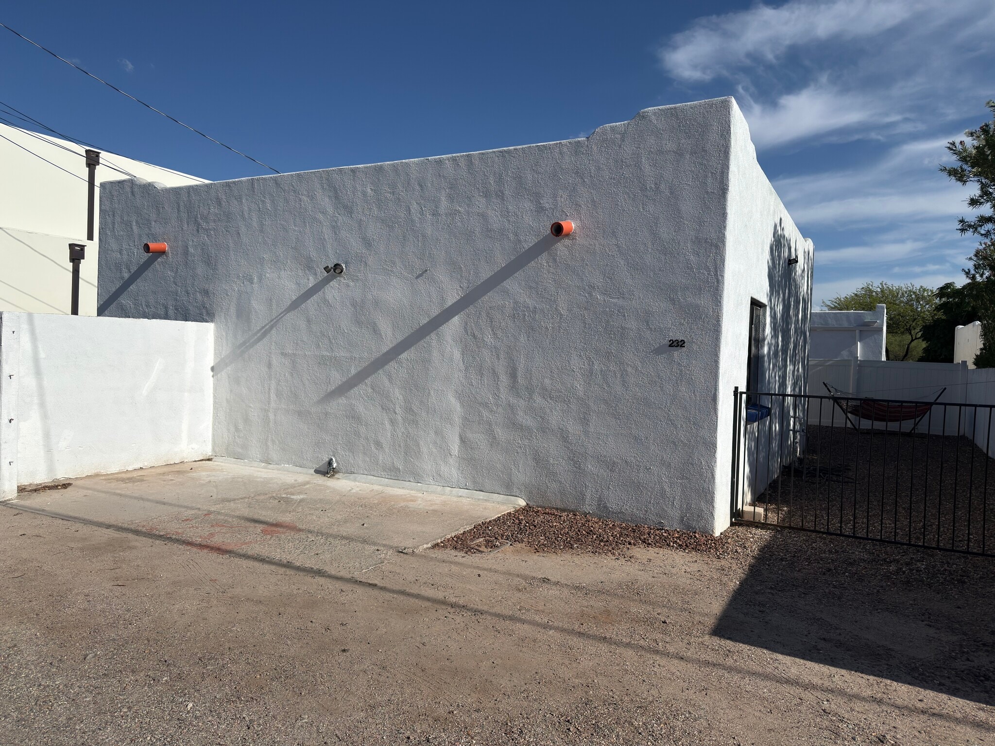 Building Photo - 2321 E 6th St