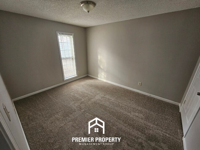 Building Photo - 6622 Amersham Dr