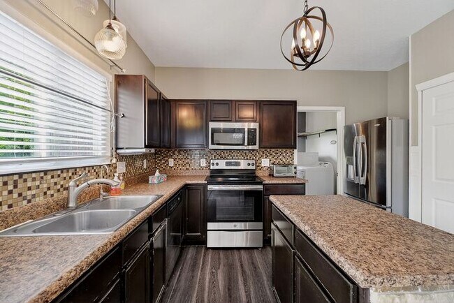 Building Photo - Quiet, comfort living in Westfield
