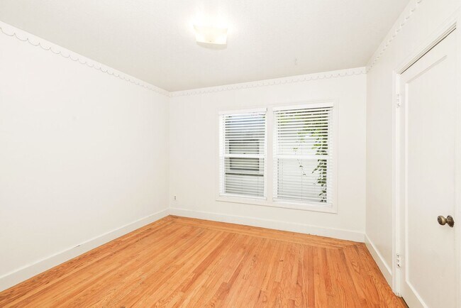 Building Photo - 420 Carrillo St