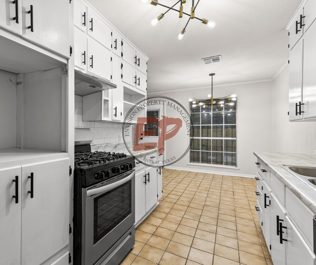 Building Photo - 401 Carver Ave