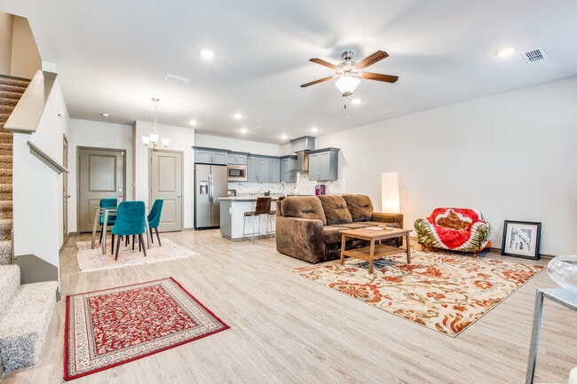 Building Photo - 8706 Tudor Pl