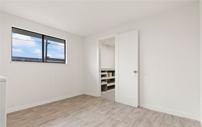 Building Photo - Cozy updated 2 bedroom South Tacoma Rambler