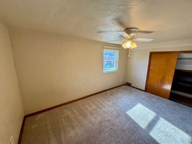 Building Photo - 1076 Thornwood Dr