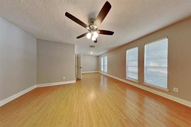 Building Photo - 13627 Montaigne Dr