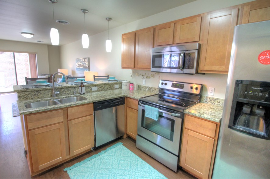 Primary Photo - 229 Lakelawn *Student Housing*