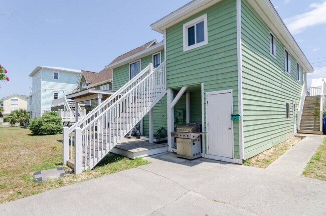 Building Photo - 741 Fort Fisher Blvd N