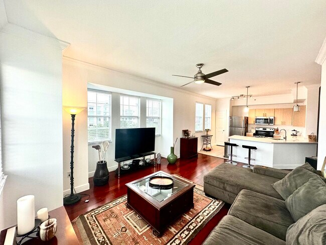 Building Photo - 533 NE 3rd Ave