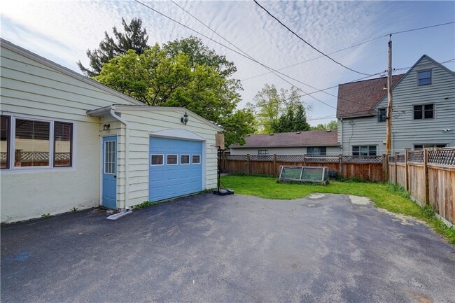 Building Photo - 266 Avalon Dr