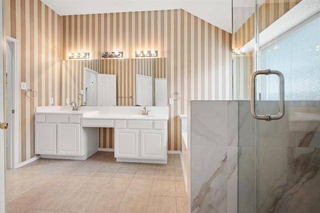 Building Photo - 7700 Glenoaks Dr