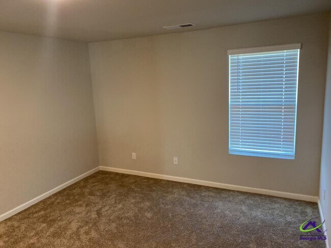 Building Photo - 119 River Birch Ln