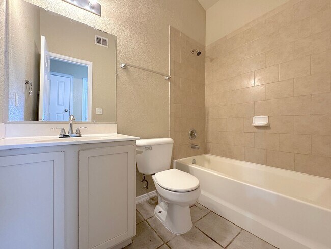 Building Photo - Northeast El Paso 4 Bed, 2 Bath close to Ft Bliss!