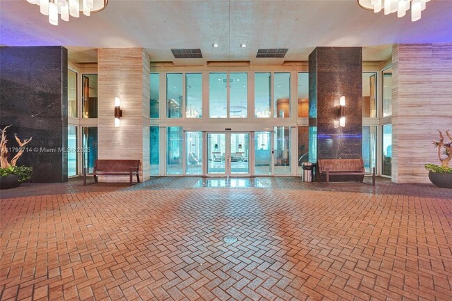 Building Photo - 101 S Fort Lauderdale Beach Blvd