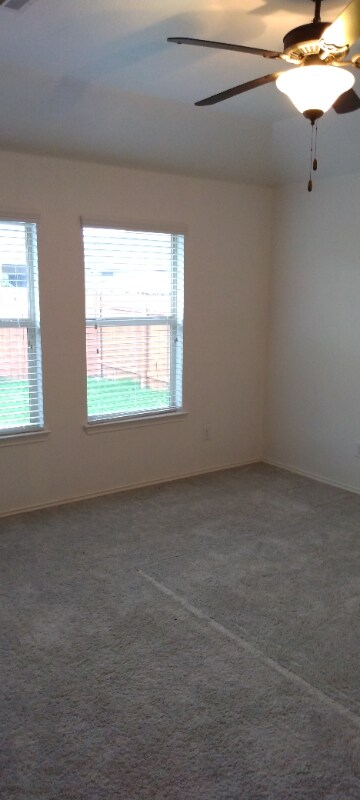 Building Photo - 176 Housefinch Loop