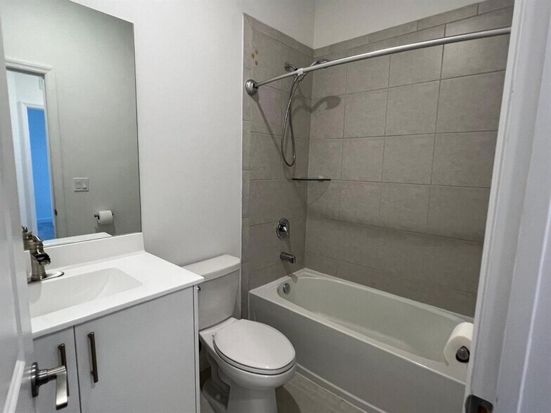 Building Photo - 256 SW 159th Ter