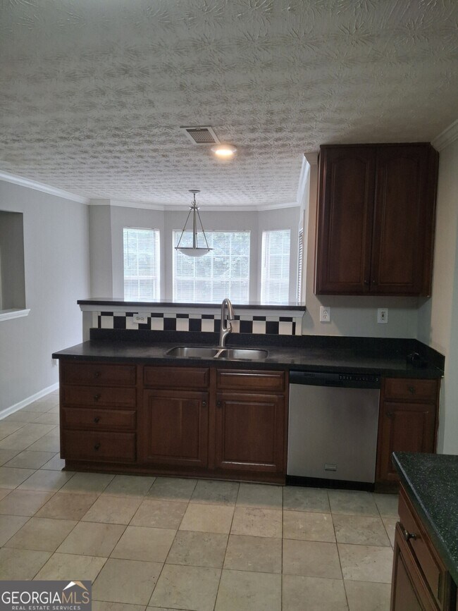 Building Photo - 235 Vaness Dr