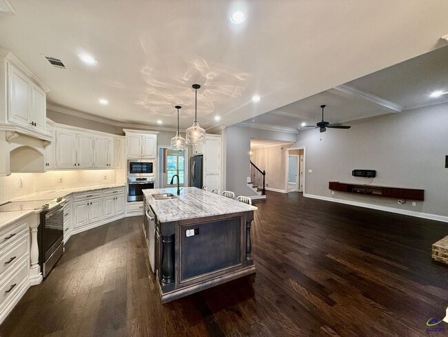 Building Photo - 400 Southern Wds Trl