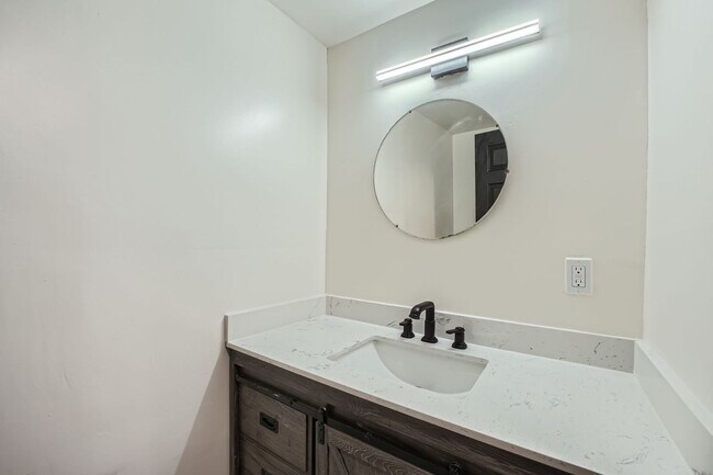 Building Photo - 4Bd/3.5Ba Medina House
