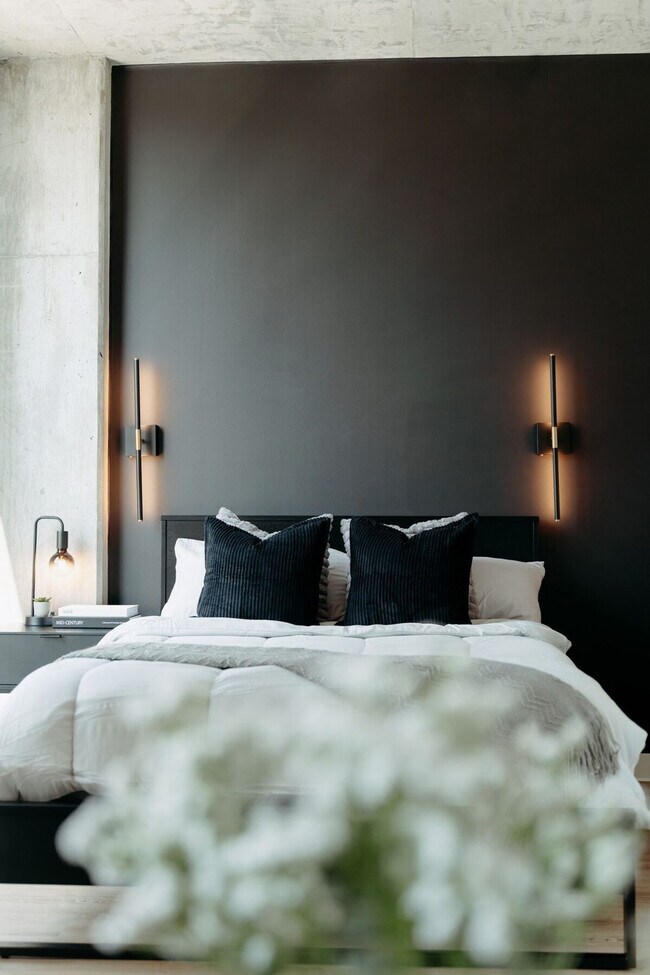 Building Photo - 755 S Clark St