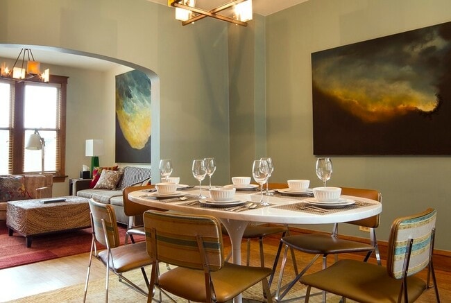 Building Photo - 2134 N Damen Ave