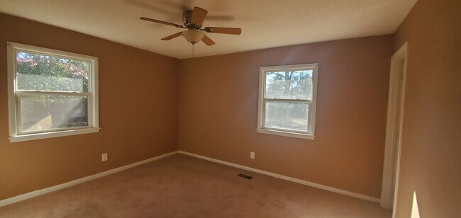 Building Photo - 2604 Aden Pl