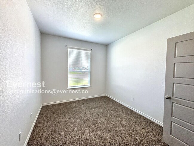 Building Photo - 8503 Glade Dr