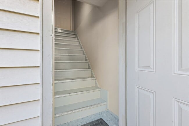 Building Photo - 2500 Mandell St