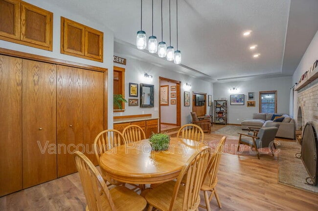 Building Photo - 745 S 21st Pl