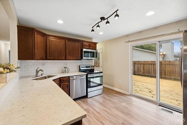 Building Photo - 1420 Broadview Ct