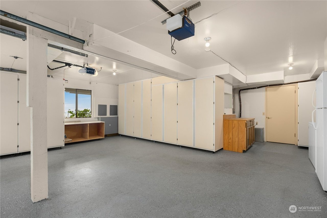 Building Photo - 3909 NE 157th Pl