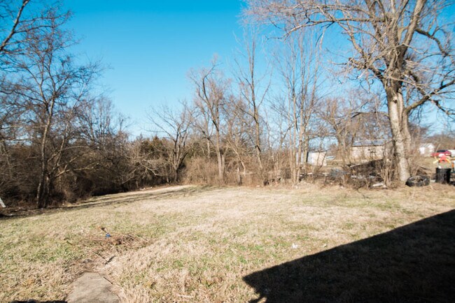 Building Photo - 2320 Southridge Dr