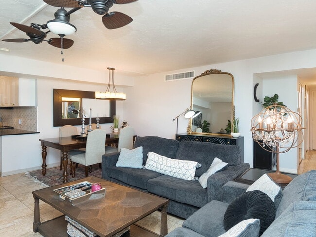 Building Photo - TURNKEY FURNISHED WATERFRONT RENTAL – Live the Island Life on Siesta Key