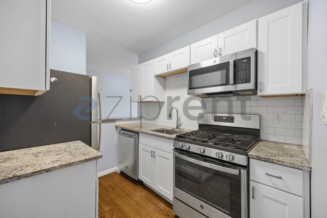 Building Photo - 92 Maple St