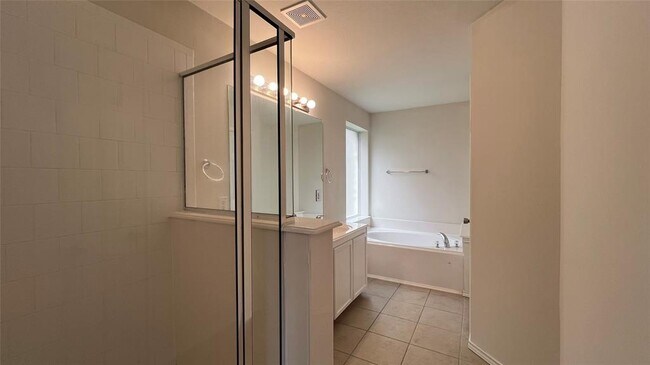 Building Photo - 5818 La Crema