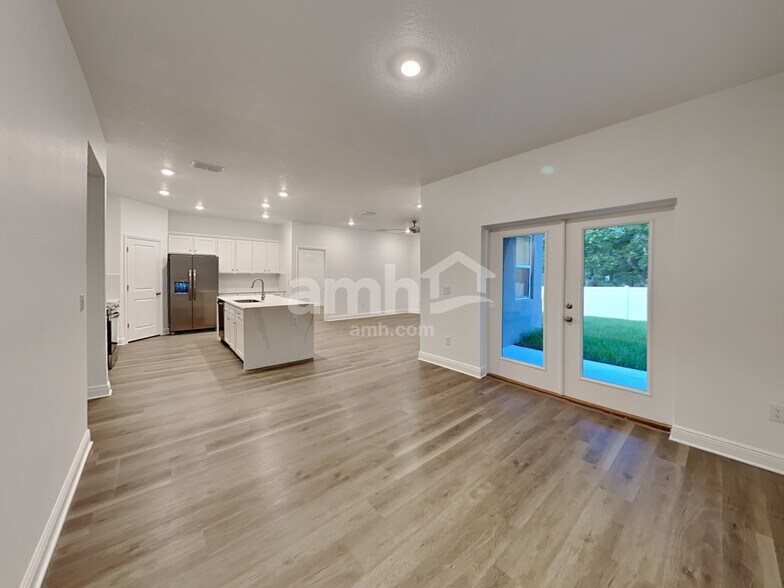 Building Photo - 6532 Atlantic Bch Ave