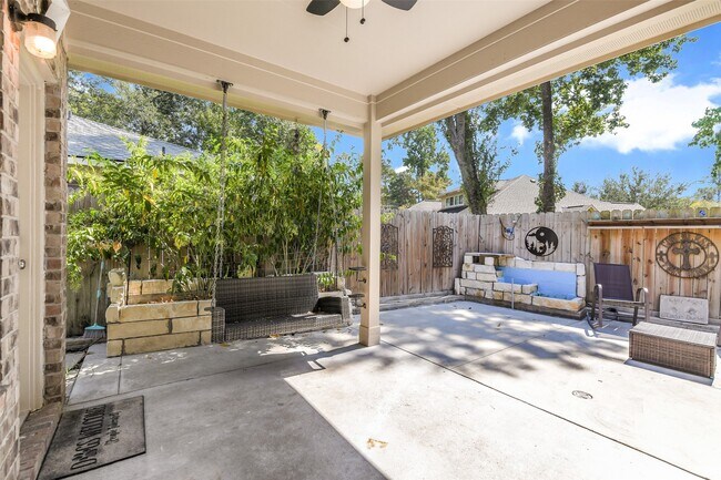 Building Photo - 12635 Lakeshore Dr