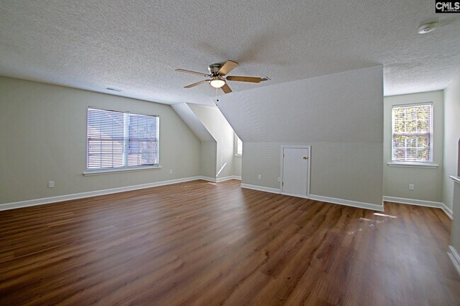 Building Photo - 203 Algrave Way