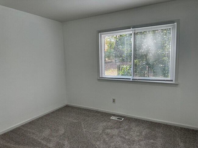 Building Photo - Single Family Home in Skimino Hills! Avail...