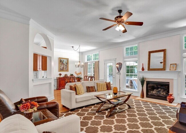 Building Photo - Sophisticated Space Designed for Comfort