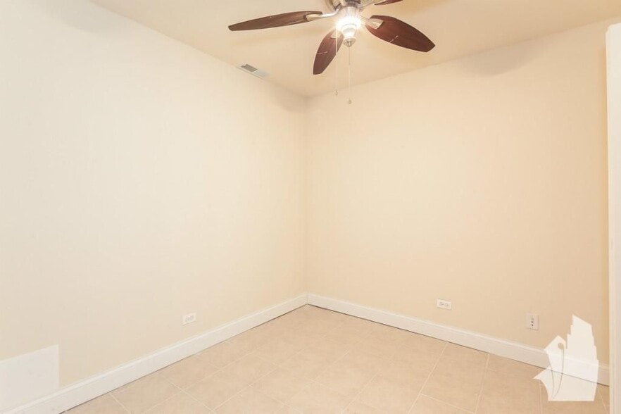 Building Photo - 3709 N Wilton Ave